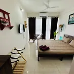 Couple Friendly - Work Travel Stay