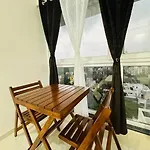 Couple Friendly - Work Travel Stay